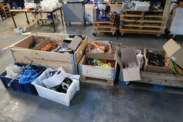 2 stk. paller med varelager/reservedele