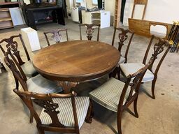 Rundt Bord + 8 Stole