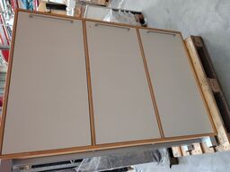 Kontorskab.  Måler ca. 167 x 42 x 127 cm.