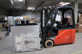 El-Gaffeltruck LINDE E 16H-01 med specialgrab