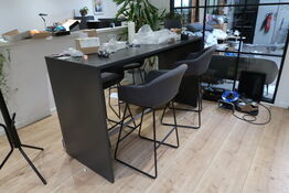 Barbord med 4 stk. barstole