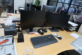 2 stk. computerskærme DELL U2419H, tastatur, headset JABRA
