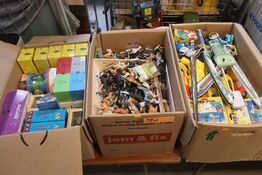 3 kasser med legetøj