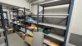 Reol 5 fag (Kan hentes efter kl. 12)