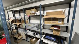 Reol 4 fag (Kan hentes efter kl. 12)