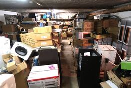 Tøm hele lageret i kælderen