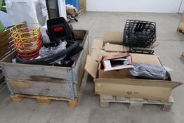 2 pl. med cykeldele og -udstyr