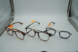 3 brillestel heraf 1 EINSTOFFEN