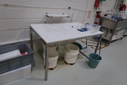 Bord, afrullerstativ, div. Spande