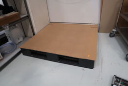 Div. Papkasser, plastikkasser med indhold m.m.