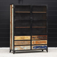 Nyt Farmer skab i jern og træ