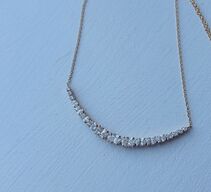 Halskæde af 14 kt. guld med brillantslebene laboratorieskabte diamanter