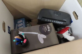 Diverse kontorartikler, lup-lampe samt makulator