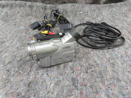 Videokamera med tilbehør - PANASONIC NV-GS70 (MOMSFRI)