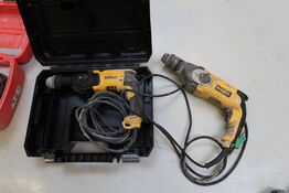 2 stk. slagboremaskiner DEWALT D25134-QS, D25124-QS
