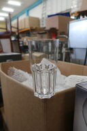 Diverse glas af plast