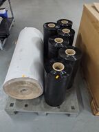 Palle med sort folie og bølgepap