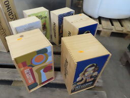 6 stk. vinkasser med metallåg, med dekoration