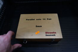Parallelklodser DIESELLA