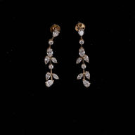 Ørestikker af 14 kt guld med 4,26 carat lab - grown diamanter