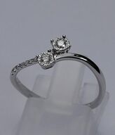 Diamantring af 9 kt. hvidguld.