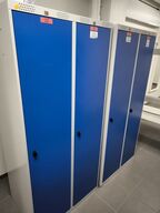 2 stk. omklædningsskabe