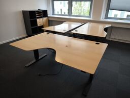 3 stk. el. hæve/sænke skriveborde samt skab 