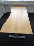 El. hæve/sænke skrivebord, tavle samt whiteboard