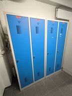 2 stk. omklædningsskabe