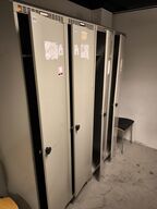 2 stk. omklædningsskabe