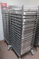 2 stk. HUPFER stikvogne inkl. 68 stk. gastrobakker