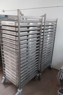 2 stk. HUPFER stikvogne inkl. 68 stk. gastrobakker