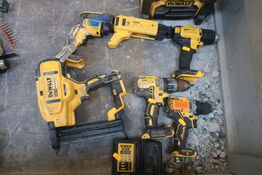 5 stk. akku håndværktøj DEWALT og lader
