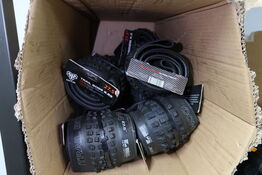 Kasse med div. Cykeldæk WTB