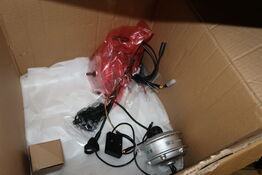 Kasse med div. cykeludstyr