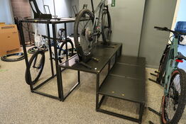 Podie til udstiling af cykler