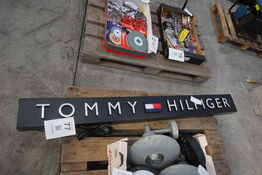 Tommy Hilfiger lysskilt 