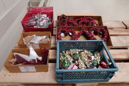 Diverse julepynt m.m. 