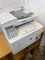 IT udstyr, HP printer, skærme, tastaturer, kabler m.v.