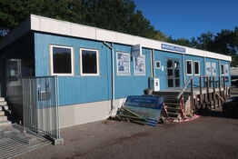 Kontorpavillon bestående af 6 moduler med indhold, hegn, trappe, køkken, toilet m.m.