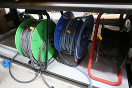 2 stk. kabeltromler samt tromle med ledning