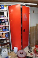 Stålskab med div. Plejemidler m.m.