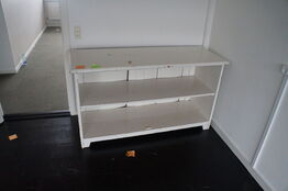 Diverse borde, reoler, stole, m.v.