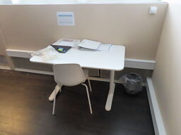 Bord, sofa, afskærmningsvæg, m.v.