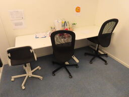 2 stk. Borde & 3 stk. Stole