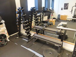 Parti håndvægte, inkl. Reol til opmaksinering