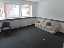 Sofa, stol & Whiteboard