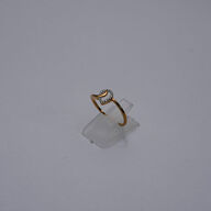 Diamantring af 9 kt. guld prydet med brillantslebne diamanter, samlet ca 0.07 ct.