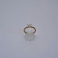 Brillantring af 9 kt. guld prydet med diamanter med forskellige slibninger, brillanter