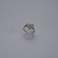 Diamantring af 14 kt. hvidguld prydet med brillantslebne diamanter